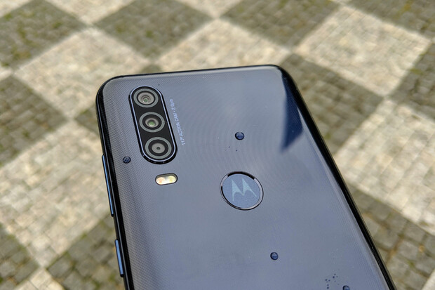 První dojmy: zatopí dnes představená Motorola One Action outdoorovým kamerám?