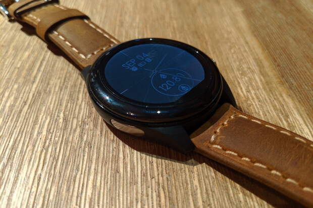 ASUS představil chytré hodinky VivoWatch SP. Nabídnou EKG i zabudovanou GPS 