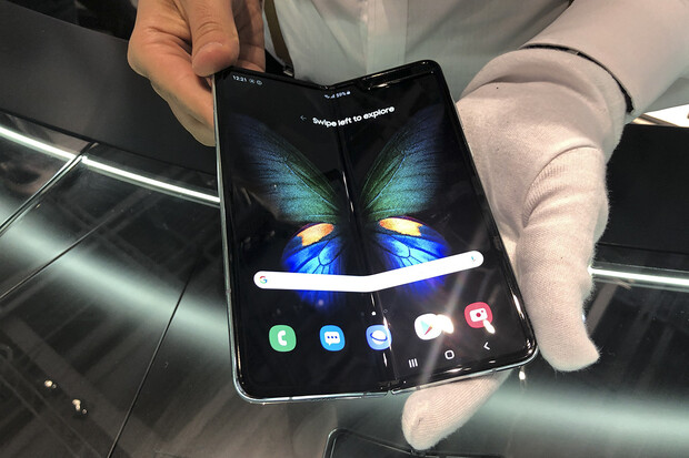 Samsung Galaxy Fold konečně naživo!