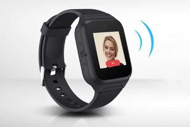 Chytré hodinky od TCL pomůžou hlídat seniory i děti 