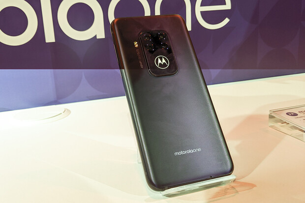 Motorola One Zoom si vás získá fotoaparáty i příjemnou cenou