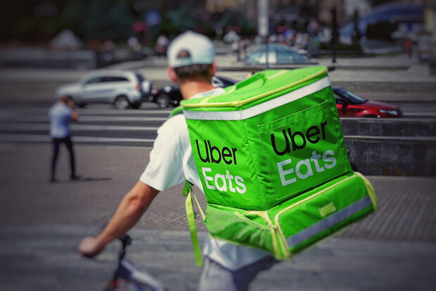 Uber Eats slaví 1 miliardu objednávek doručených strávníkům po celém světě