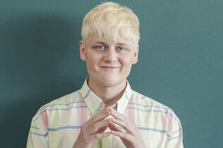 Oobah Butler poprvé v Česku. Britský Kazma vystoupí na WebExpu