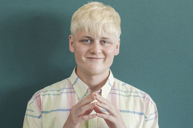 Oobah Butler poprvé v Česku. Britský Kazma vystoupí na WebExpu