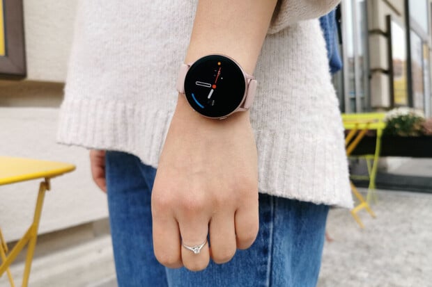 Měření krevního tlaku a EKG v hodinkách Galaxy Watch od března dostupné i v ČR