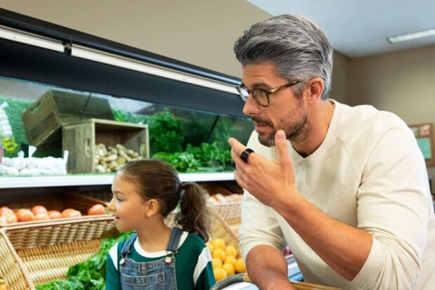 Amazon se pustil do wearables. Má chytré brýle a dokonce i prsten