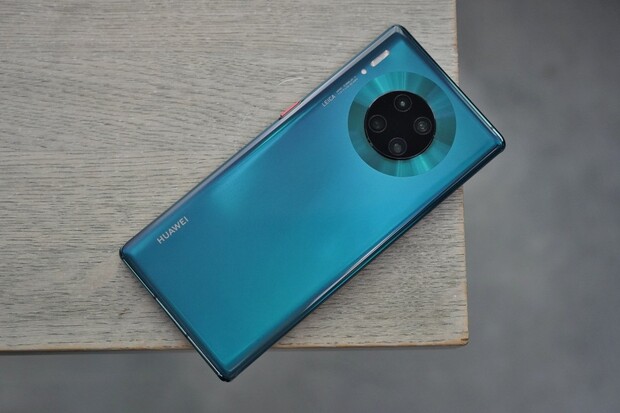 Huawei Mate 30 Pro výrazně zlevňuje. Na oblibě mu to ale asi moc nepřidá