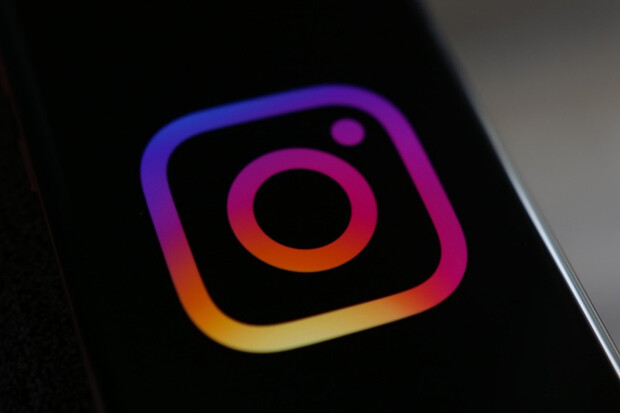 Mobilní aplikace Instagramu oficiálně dostala tmavý režim