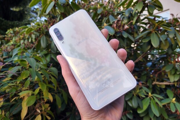 Představa Samsungu o poctivé střední třídě. Testujeme Galaxy A30s