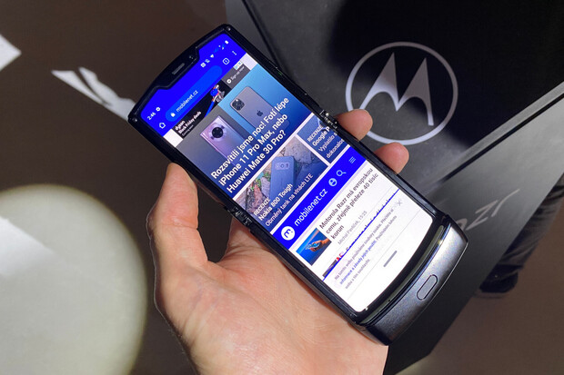 Krabička ohebné Motoroly Razr ukrývá na první pohled skryté tajemství