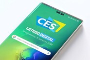 Samsung na CESu soukromě ukazoval telefon s rolovatelným displejem 