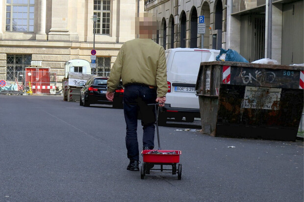 Dětský vozík s 99 telefony. Podívejte se, jak snadno lze „hacknout“ Google Mapy