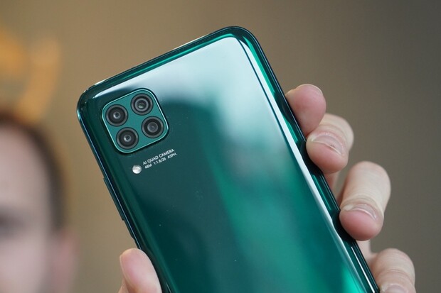 Huawei P40 Lite bude stát 6 499 Kč a k předobjednávce dostanete dárek