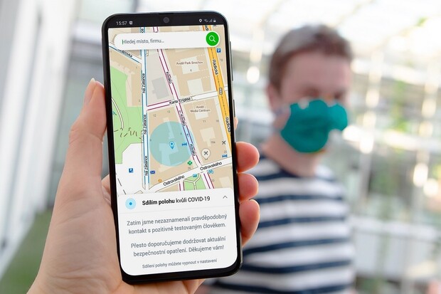 Polohu s aplikací Mapy.cz kvůli boji s koronavirem sdílí už přes milion lidí