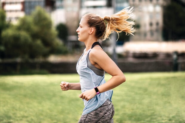 Aktualizace náramku Fitbit Charge 4 přináší schopnost měřit teplotu pokožky 