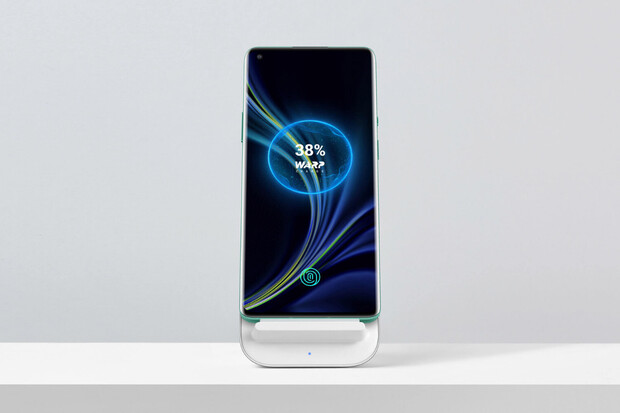 Bezdrátový nabíjecí stojánek OnePlus zaujme výkonem 30 W i líbivým vzhledem