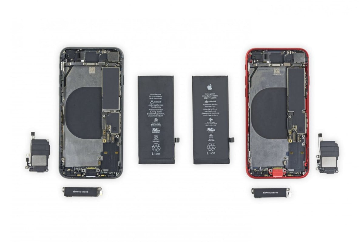 iFixit ukazuje, jak snadno lze prohodit součástky mezi iPhonem 8 a