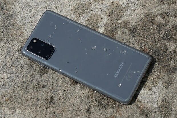 Samsung Galaxy S20+ získává One UI 2.5. Vyzkoušeli jsme bezdrátový režim DeX