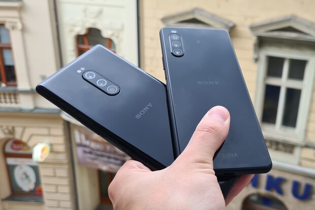 Loňská vlajka, nebo letošní střední třída? Sony Xperia 10 II vs. Xperia 1