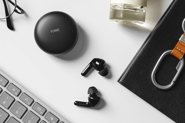 LG představilo opravdu bezdrátová sluchátka se „samočistící“ funkcí 