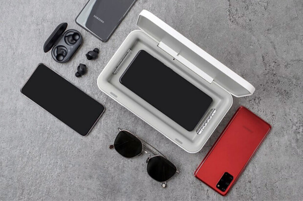 Samsung představil UV sterilizátor, který zničí bakterie na telefonu i sluchátkách