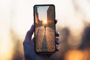 Motorola Moto G 5G Plus je cenově dostupná novinka s 6,7" displejem a Snapdragonem 765