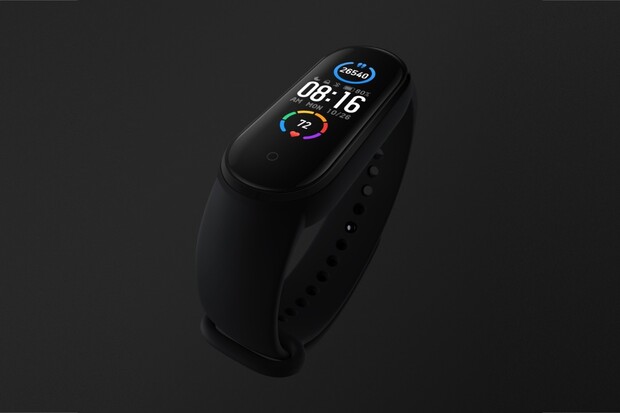 Xiaomi Mi Band 5 je v prodeji. Na český trh také míří nová Mi Scooter Pro 2