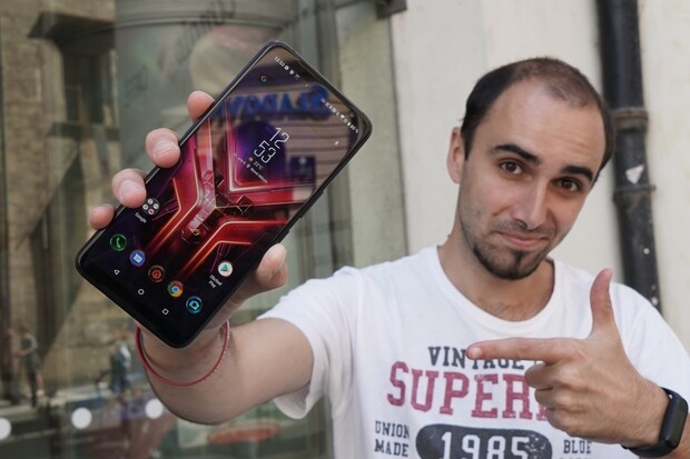 ROG Phone 8 uniká na dalších oficiálně se tvářících renderech