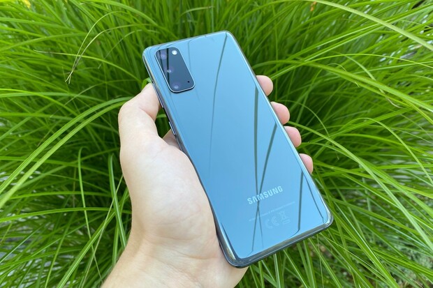Šest tisíc v kapse. Samsung Galaxy S20 je teď za skvělou cenu