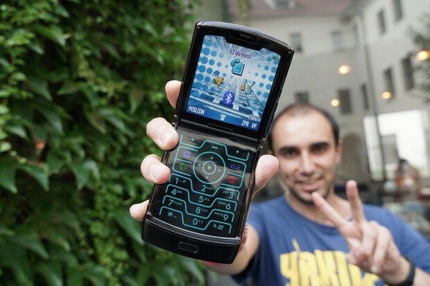 Nová Motorola Razr se blíží. Zaskočí vás dvoubarevným tělem?