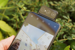ASUS ZenFone 7 Pro s výklopným fotoaparátem rozebrán. Jak vypadá uvnitř?