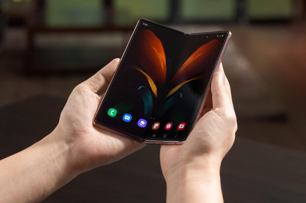 Ohebný Samsung Galaxy Z Fold2 oficiálně představen. Jaké novinky přináší?