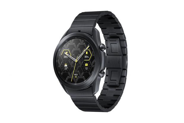 Pokochejte se pohledem na titanovou verzi Galaxy Watch3. Zájemce vyjde na 17 tisíc korun