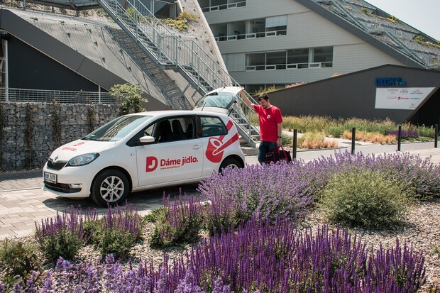 Dáme Jídlo zahajuje spolupráci s Tesco Expres, nákup přiveze obvykle do 30 minut