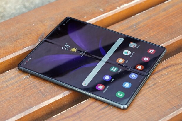Samsung Galaxy Z Fold2 může být dual SIM. Nově se naučil eSIM