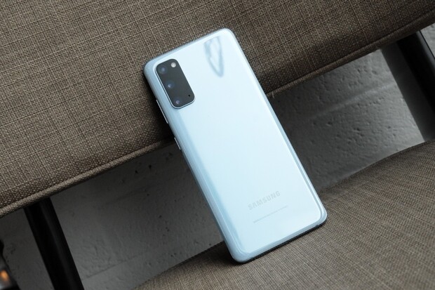 Maximální sleva. Samsungy Galaxy S20 zlevnily o 15 tisíc