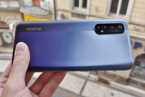 Povedené Realme 7 opět zlevňuje. Nestojí už ani 4 tisíce korun