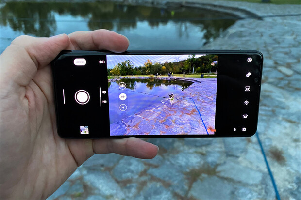 Jak fotí nová Sony Xperia 5 II? Ukázka všech fotoaparátů včetně nočních snímků