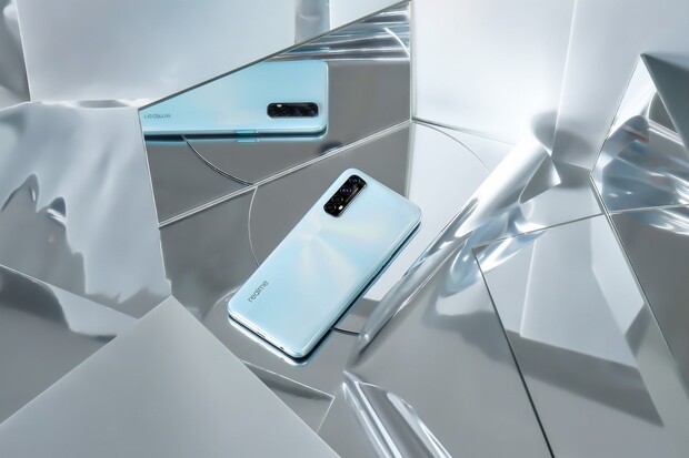 Nejrychleji nabíjený mobil na našem trhu je v prodeji a zaujme i netradiční zárukou