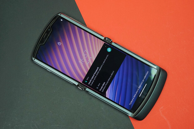 Sexy „žiletka“ Motorola Razr 5G v redakci. Co je nového oproti první generaci? 