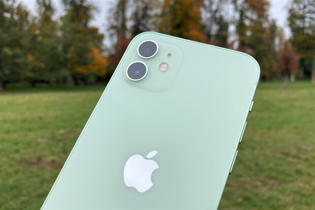 Apple začíná zkoumat skládací telefony. Ohebný iPhone dorazí nejdříve za 2 roky