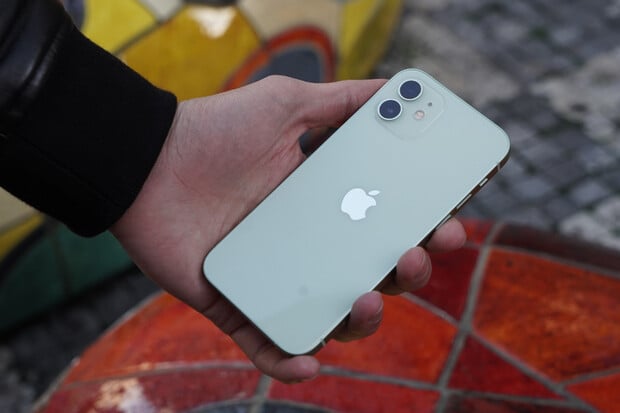 V indické továrně na výrobu iPhonů došlo k otravě zaměstnanců