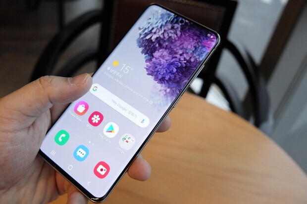 Black Friday zlevnil Galaxy S20 a oblíbené telefony od Xiaomi