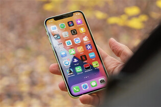 Na praktickou funkci Apple SharePlay si ještě chvíli počkáme