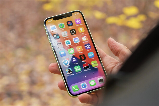 Dokážete uhodnout, která součástka v nových iPhonech 12 a 12 Pro stojí nejvíc? 