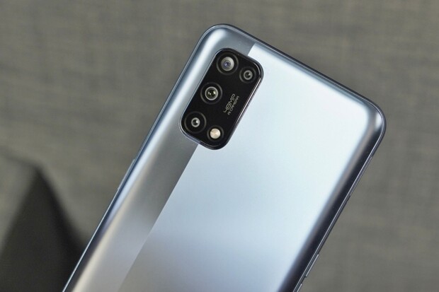 Povedené Realme 7 5G získává novější bezpečnostní záplaty