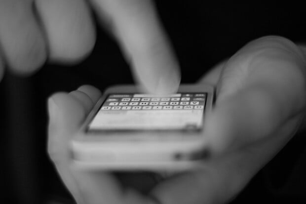Odborníci varují před podvody aplikací s prémiovými SMS. Naletěli jim i Češi