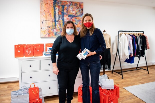 Vodafone obdaruje děti rodičů samoživitelů. Dostanou mobil a předplacenou SIM