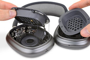 iFixit nahlédl do útrob sluchátek AirPods Max. Jak jsou na tom s opravitelností?