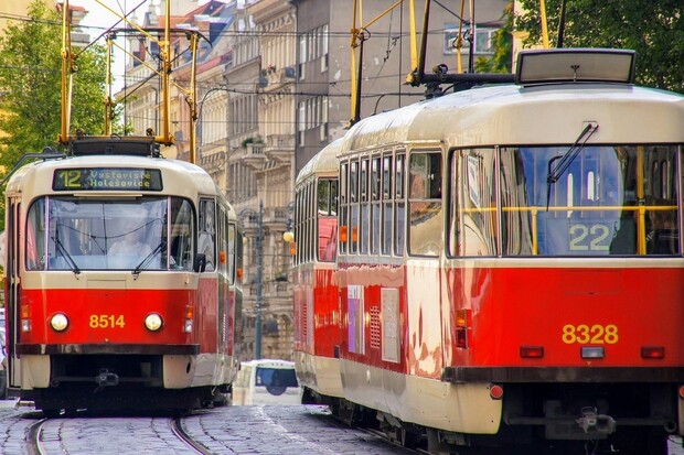 Lítačka, IDOS, Google Mapy a další zobrazují online polohy tramvají i příjezd